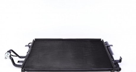 Радиатор кондиционера MAHLE / KNECHT AC 697 000S